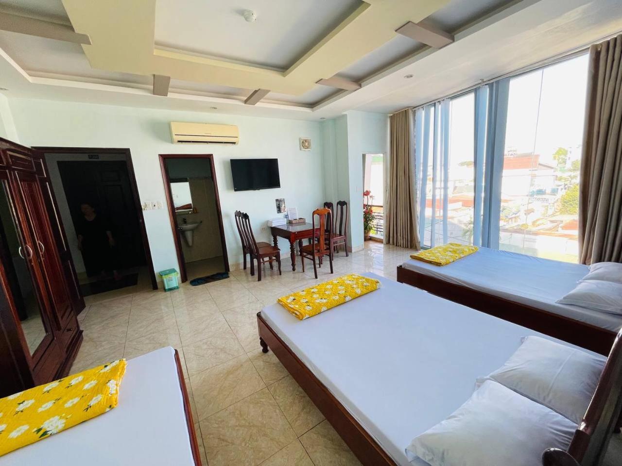 Manh Hung Hotel Buon Ma Thuot Exterior photo