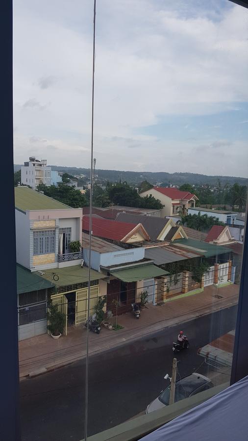 Manh Hung Hotel Buon Ma Thuot Exterior photo